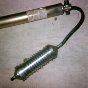 Finned reservoir for a YZ400 monoshock